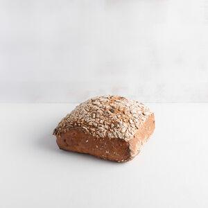 Un pain clair aux graines, riche en fibres, avec effet prébiotique favorisant la digestion.