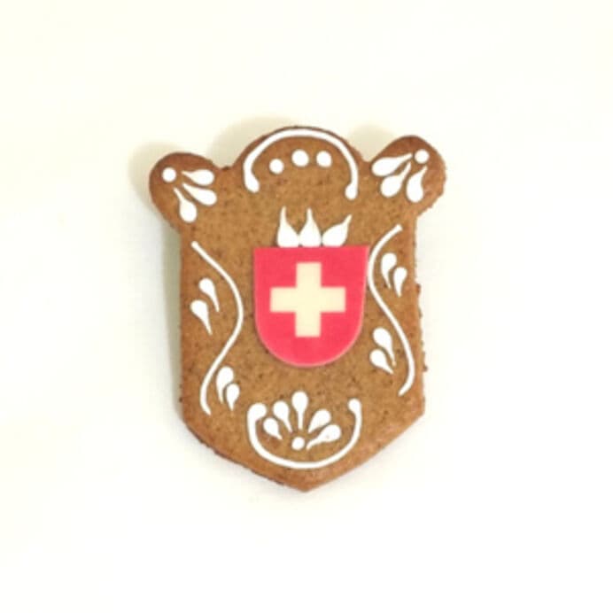 Feiner Berner Haselnusslebkuchen mit Schweizer Wappen als Dekoration.